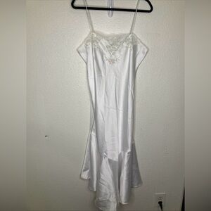 Vintage Etienne White Satin Floral Lace Pearls Nightgown Size L Asymmetrical